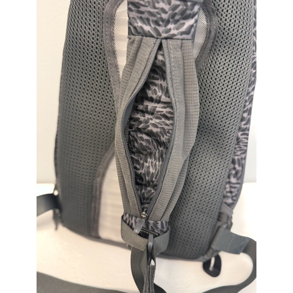 Merrell Sling Backpack Gray Black Pattern Single Strap Crossbody Bag Backpack - Picture 4 of 12